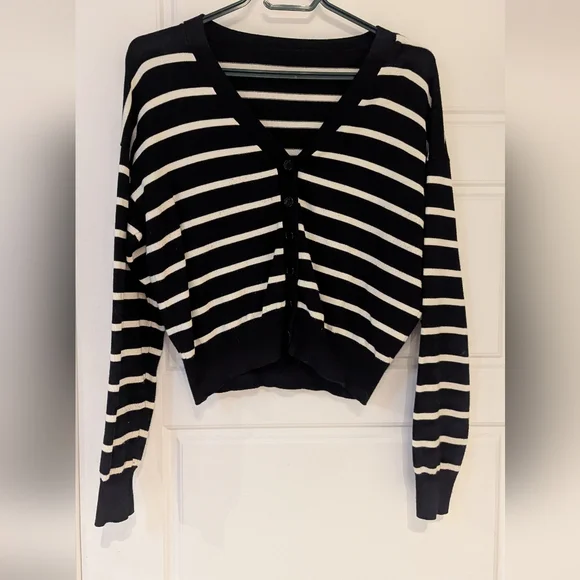 Cardigan - Picture 3 of 4